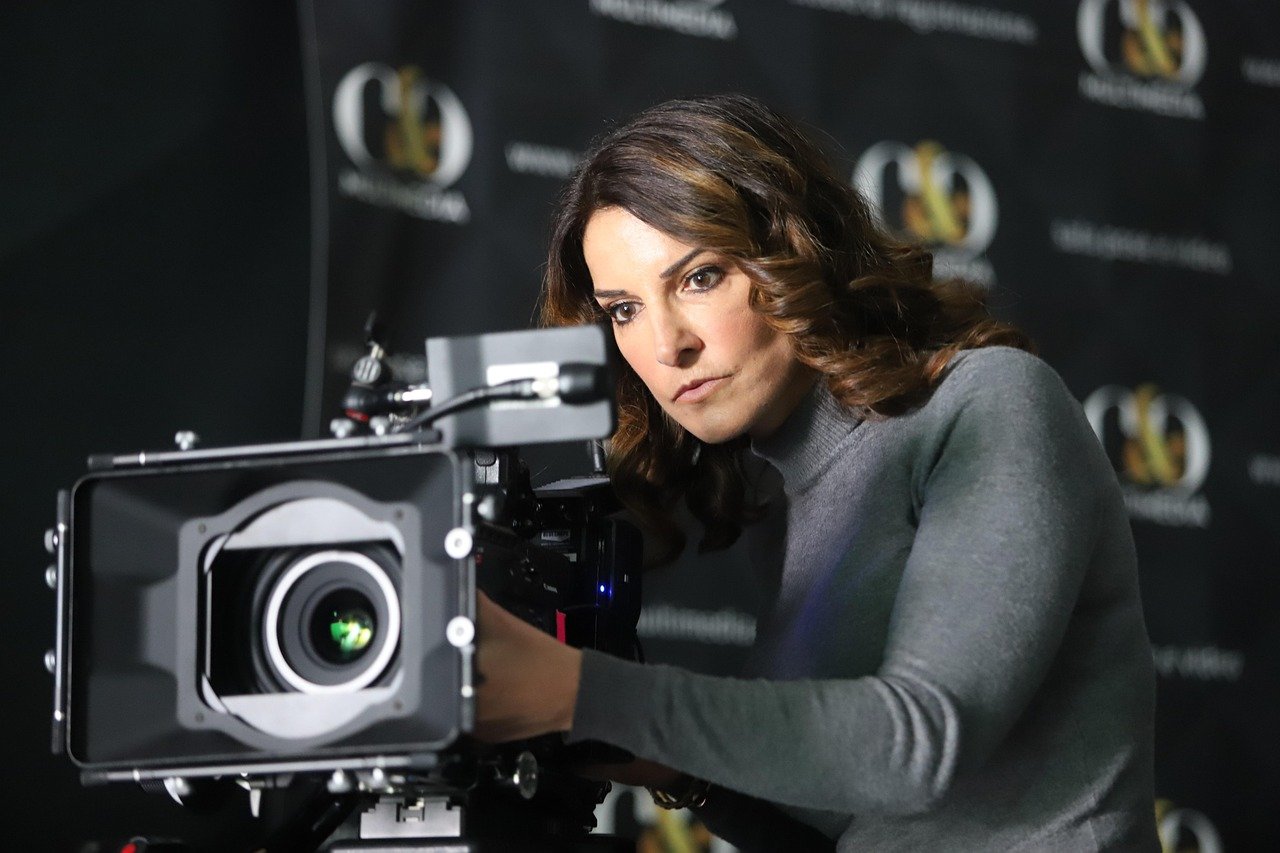 adiluggo-film-8324385_1280